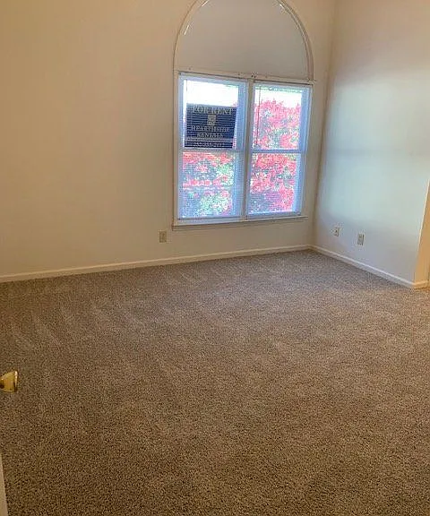 124 W Victoria Ct — Photo 8