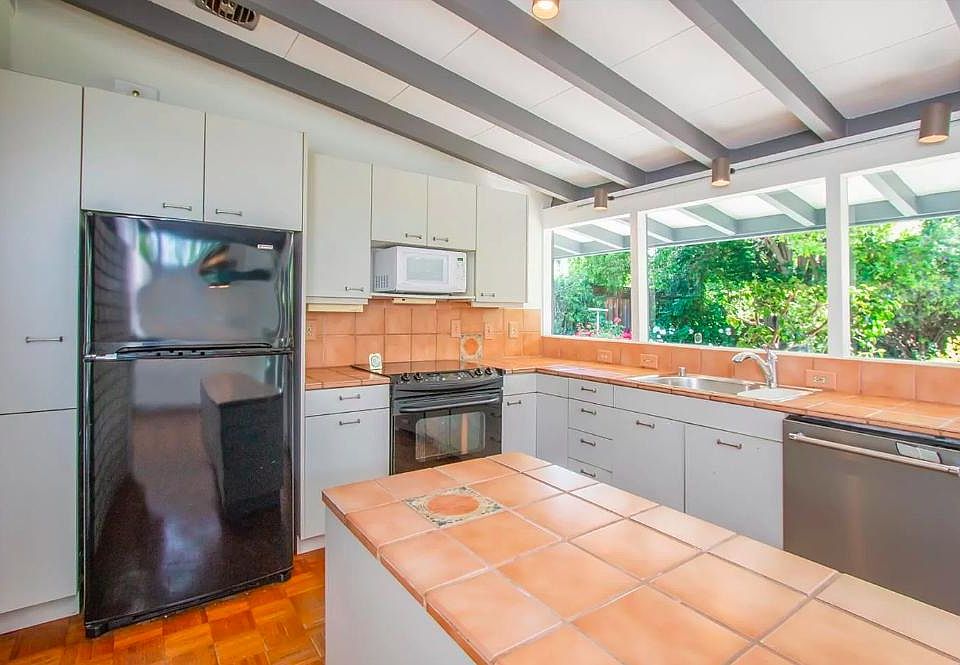 1st image of 3093 Stelling Dr