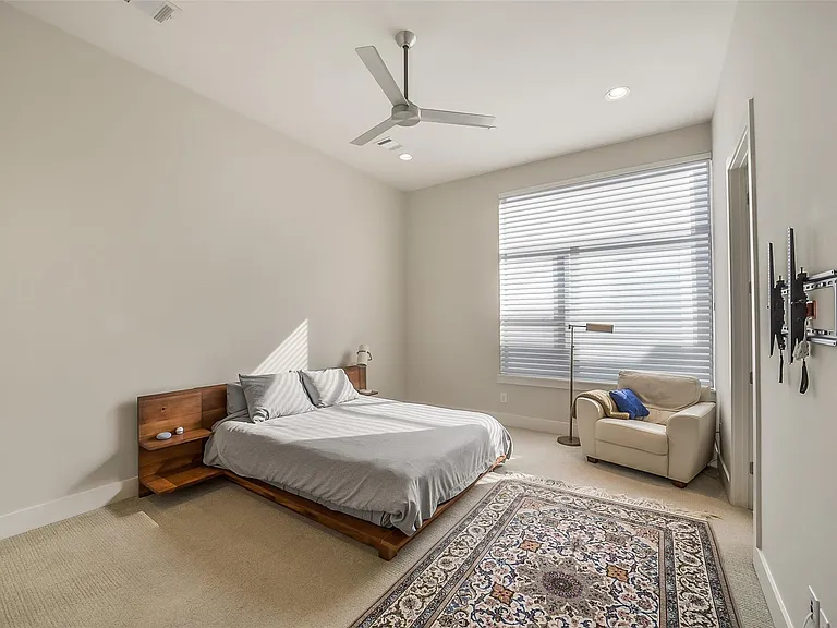 1004 California St #203 — Photo 22