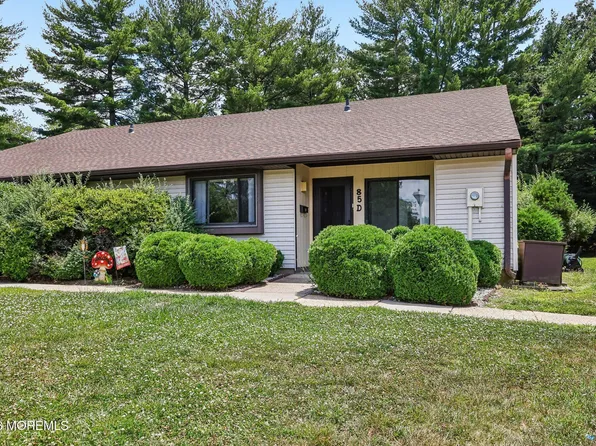 85 Amberly Drive #D, Manalapan, NJ 07726