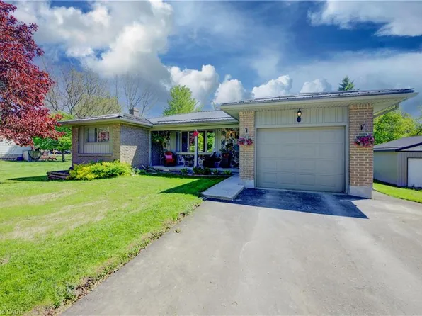 1076 Henry St, Wellesley, ON N0B 2T0