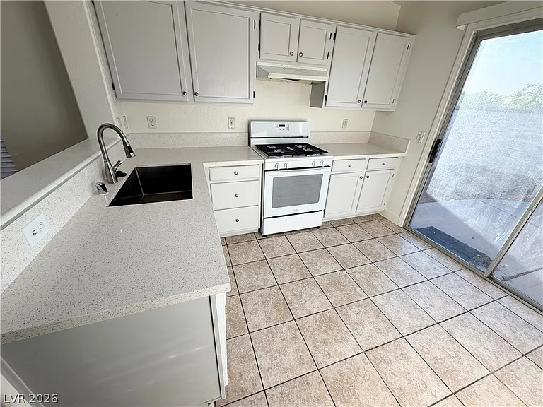 1824 Cedar Flat Ln — Photo 10