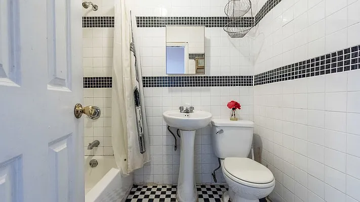 Rented by Nooklyn NYC LLC | media 13