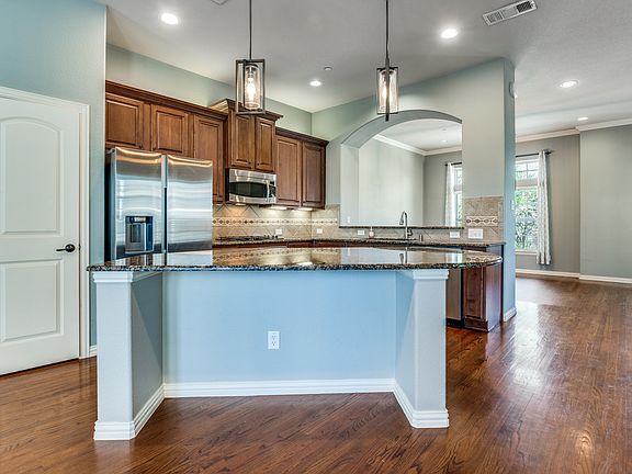 4th image of 6490 Riviera Dr