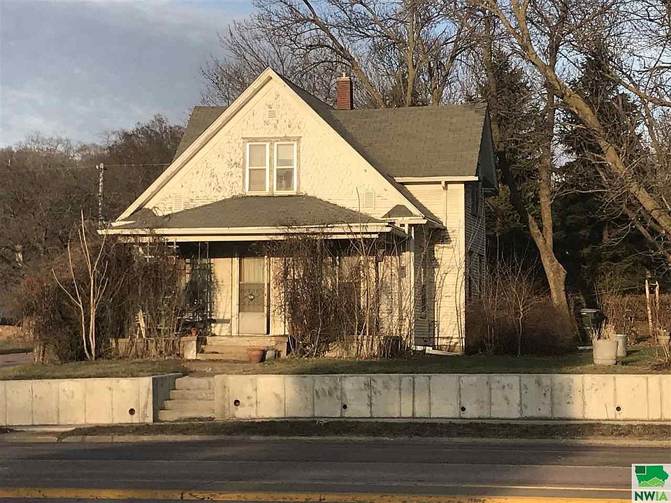 1st image of 924 Lewis Blvd