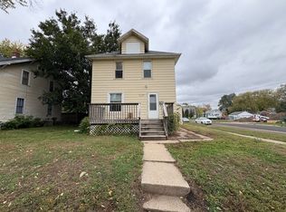 1127 W 7th St, Waterloo, IA 50702