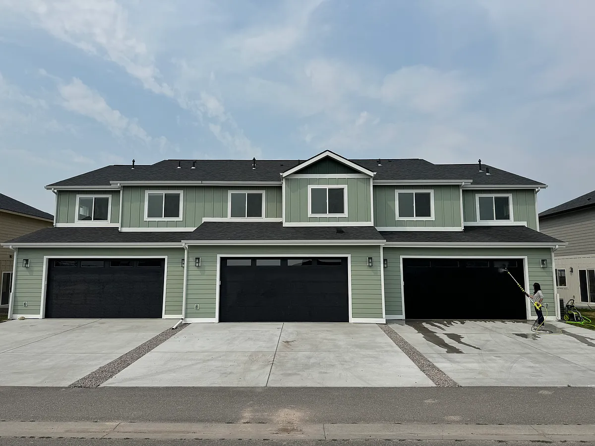 Building Photo - 5377 Remington Dr #C
