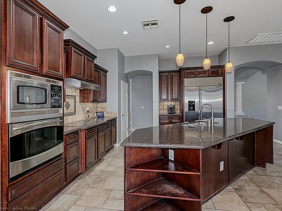 3rd image of 19229 W Georgia Ave