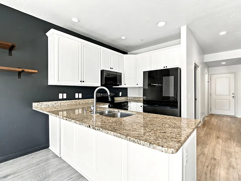 152 S 930th St E — Photo 8