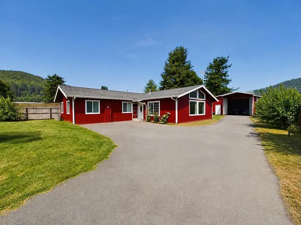 70 Maple Rd, Klamath, CA 95548