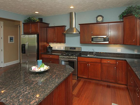 3rd image of 6372 Canterwood Dr