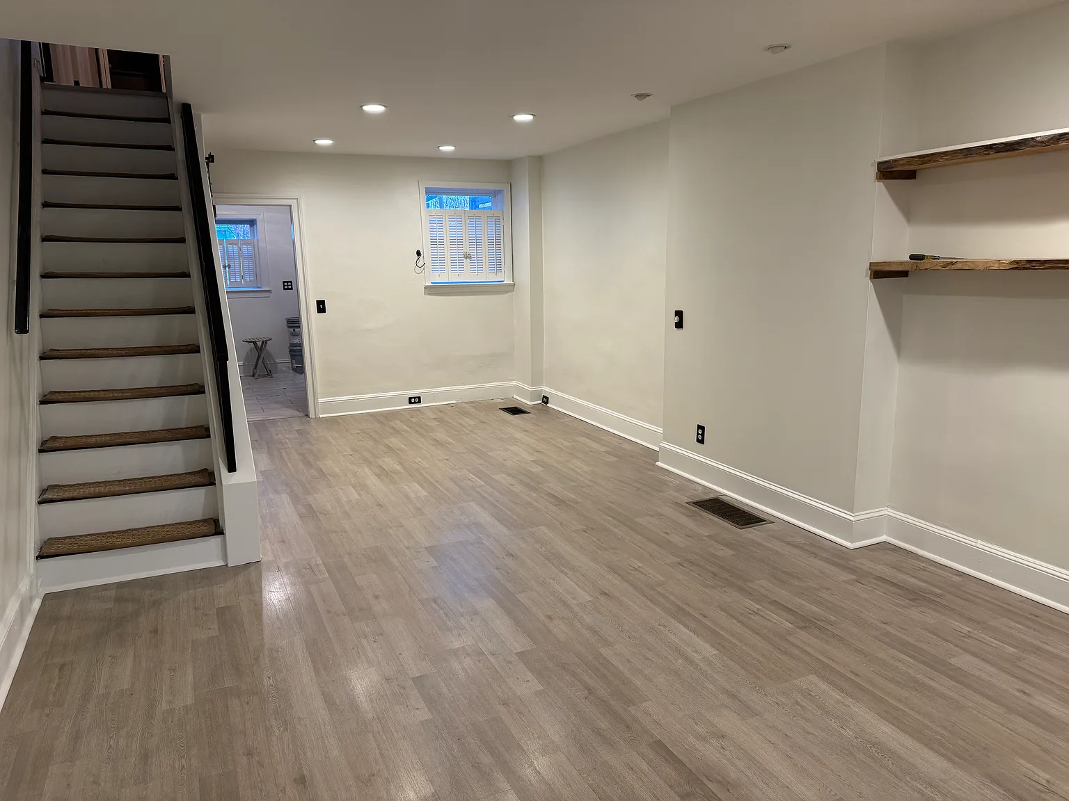 2 bed, 1.5 bath, 984 sqft, $3,000 — Photo 3