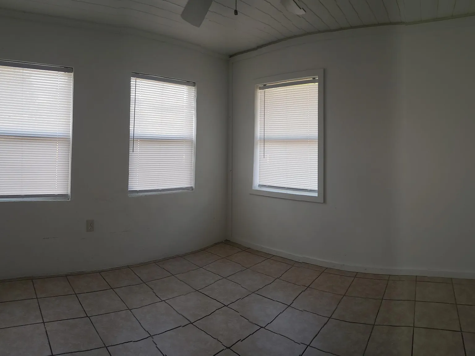 2 bed, $1,000 — Photo 4