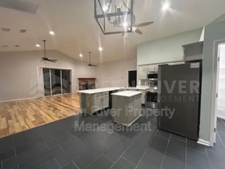 1559 Lakeway Dr — Photo 13