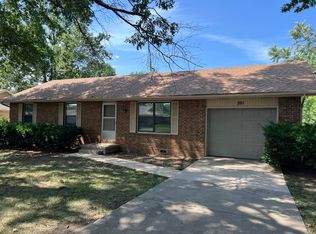 201 E Scott Wayne Dr, Nixa, MO 65714