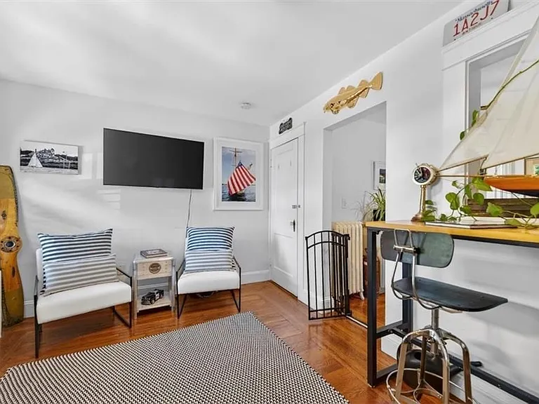 494 Thames St — Photo 10