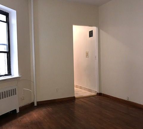 3rd image of 106 W 96th St APT 3A