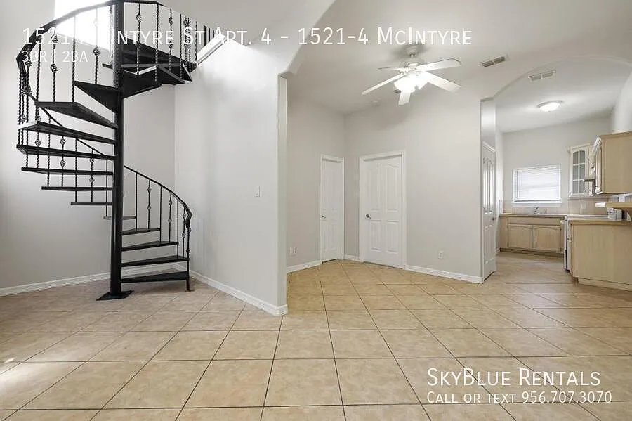 Building Photo - 1521 W McIntyre St #4