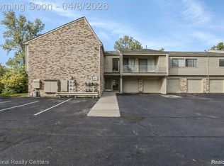 3865 Lone Pine Rd APT 201, West Bloomfield, MI 48323
