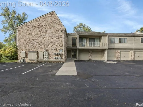 3865 Lone Pine Rd APT 201, West Bloomfield, MI 48323