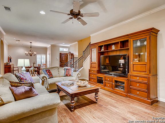 4th image of 39 Wolfeton Way