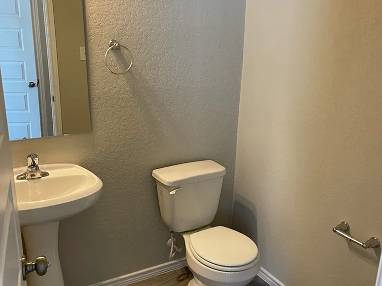 2532 Ayers Dr — Photo 4