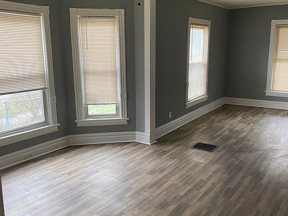 5th image of 125 Burton St SE #1