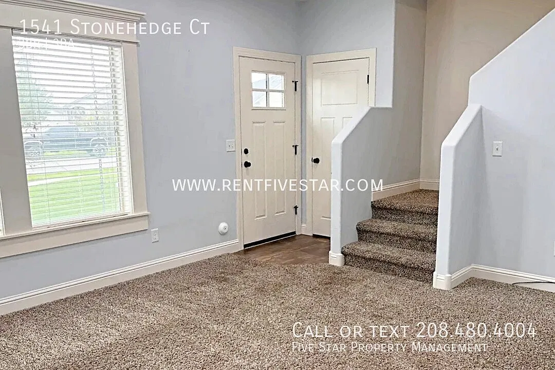 Dreamy 3 Bed 2.5 Bath Townhome in Chubbuck! — Photo 2