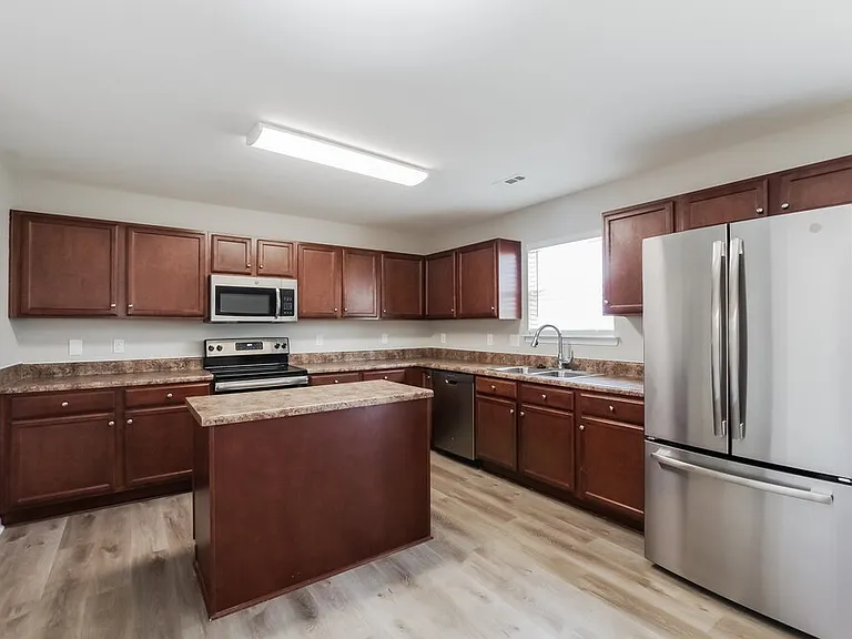 706 Waterlemon Way — Photo 8