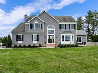 8 Cider Mill Rd, Annandale, NJ 08801