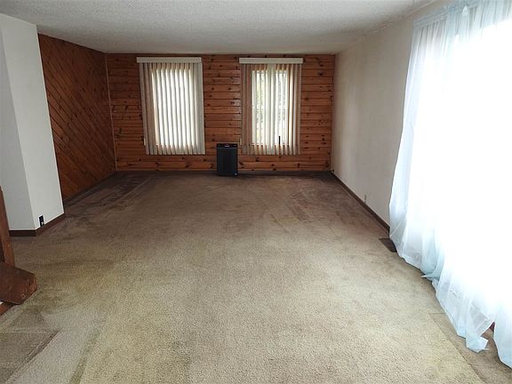 3rd image of 820 N Kimberly Ave