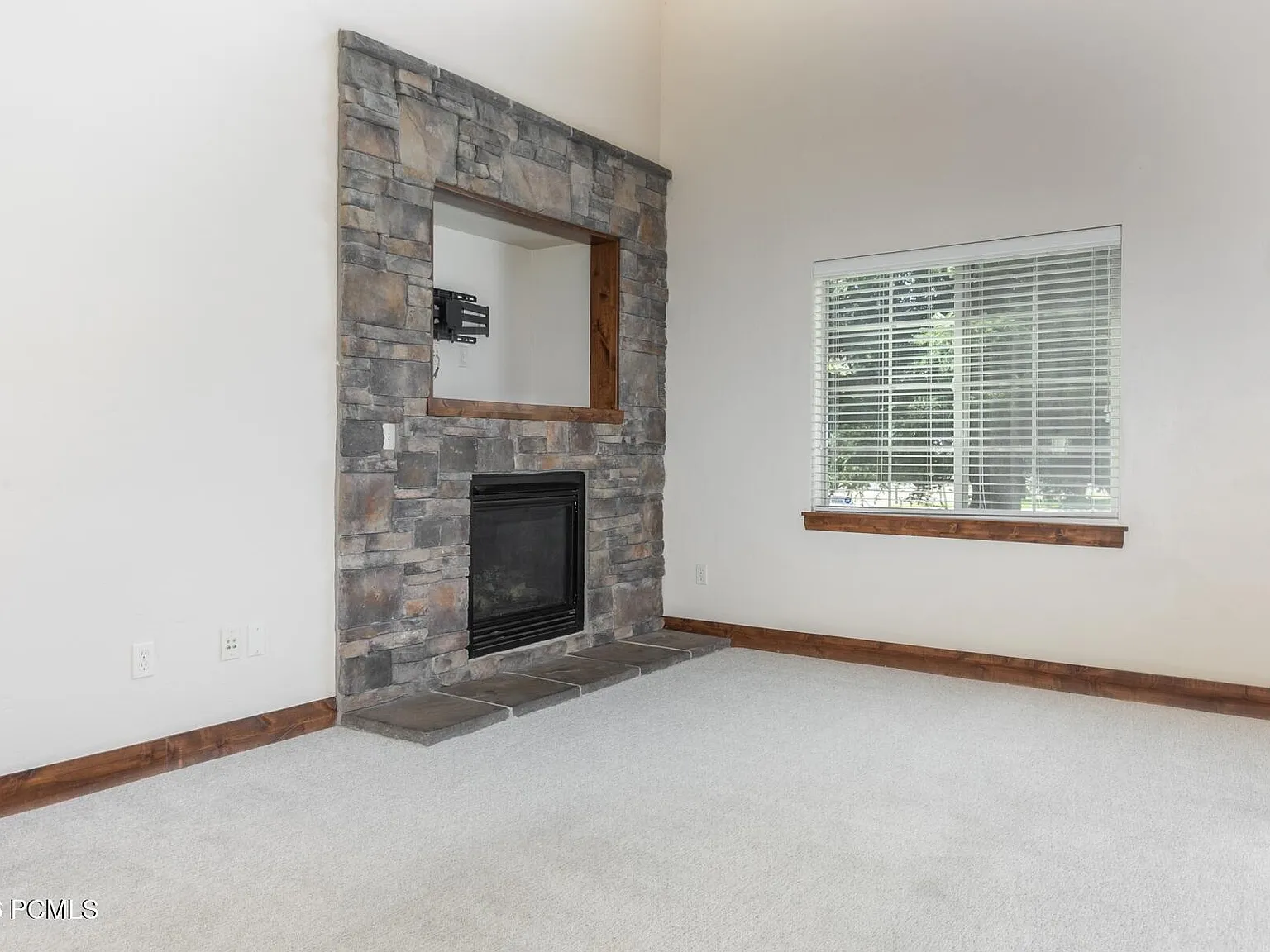 4 bed, 2044 sqft, $3,400 — Photo 3