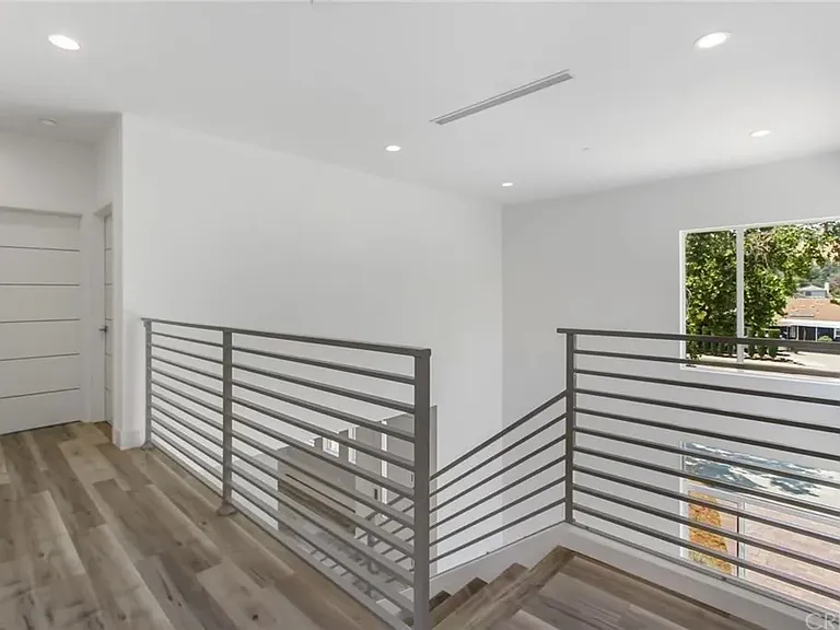 5008 Topanga Canyon Blvd — Photo 11