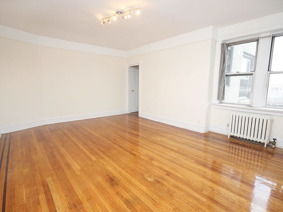 2nd image of 3095 30th St APT 4D