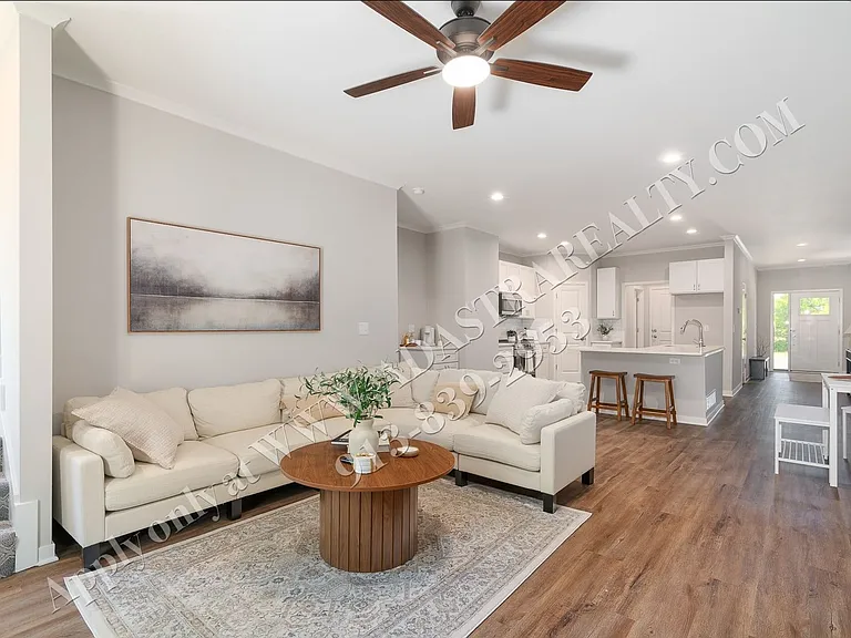 1089 N Findley St — Photo 14