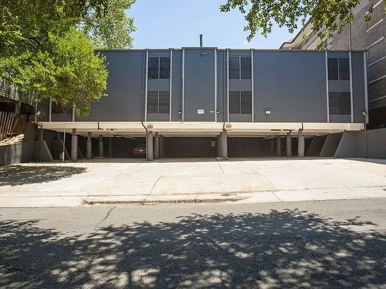 Marian Condos — Photo 54