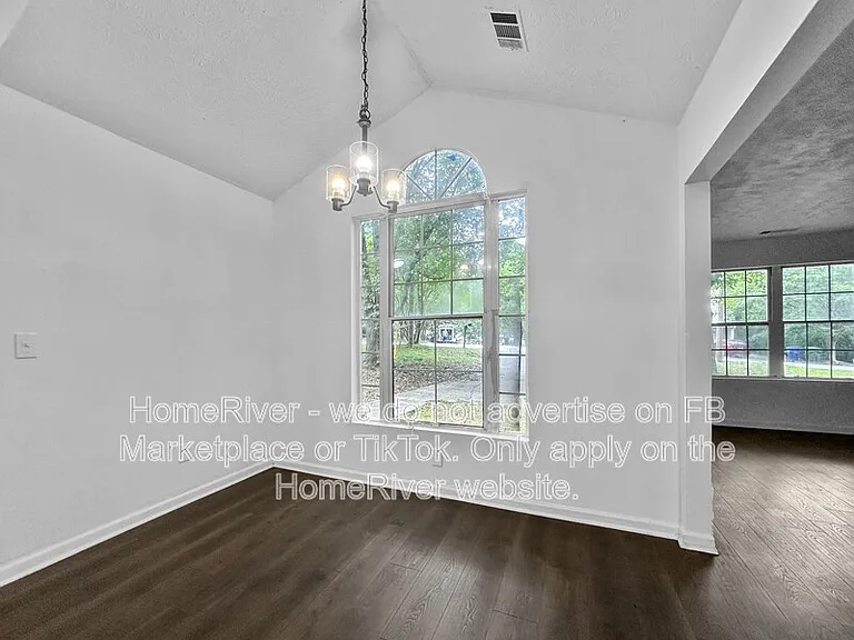 633 Sandys Ln SE — Photo 3