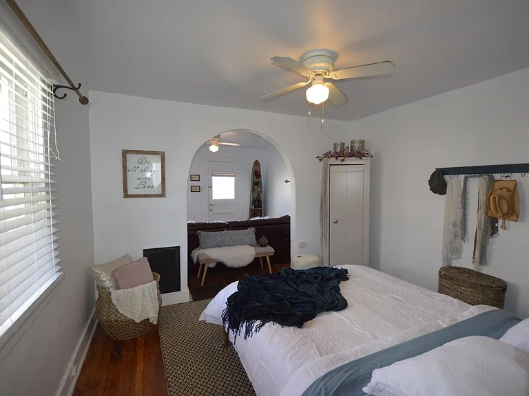 2043 Eaton St — Photo 9