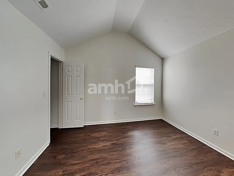 2521 Fairstone Ave — Photo 19