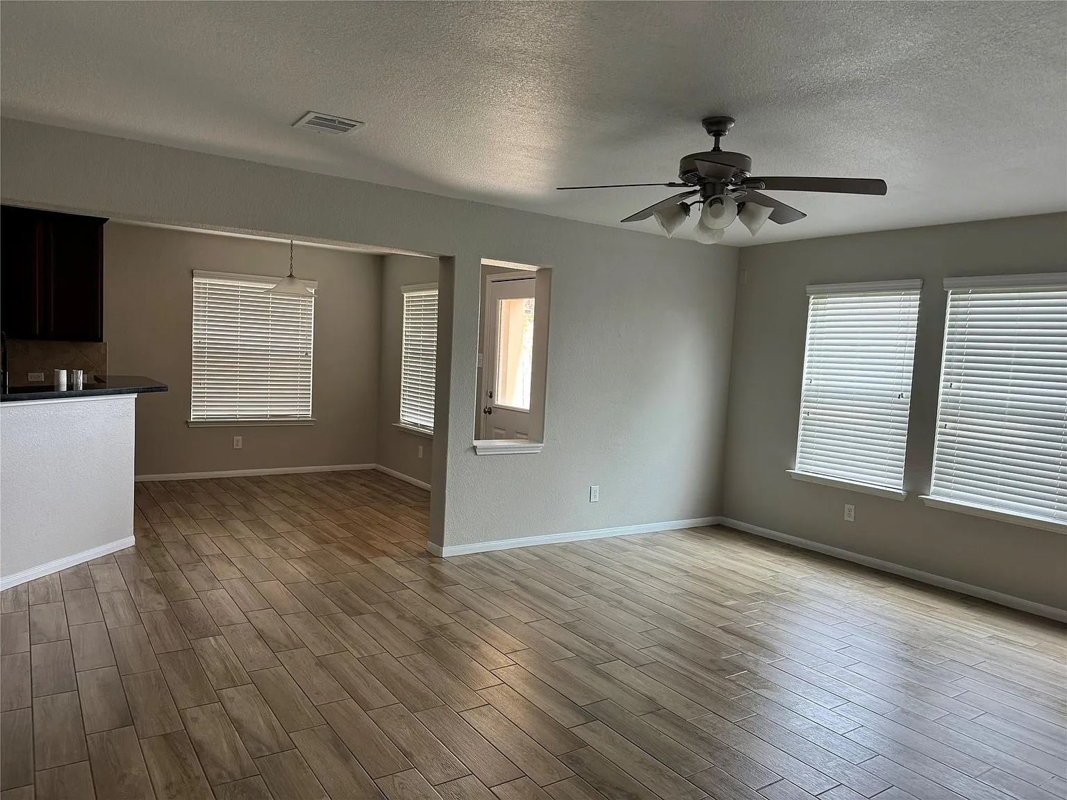 5 bed, 3.0 bath, 2437 sqft, $2,450 — Photo 4