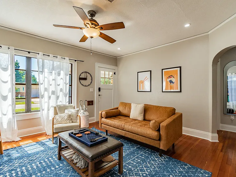 310 E Paris St — Photo 6