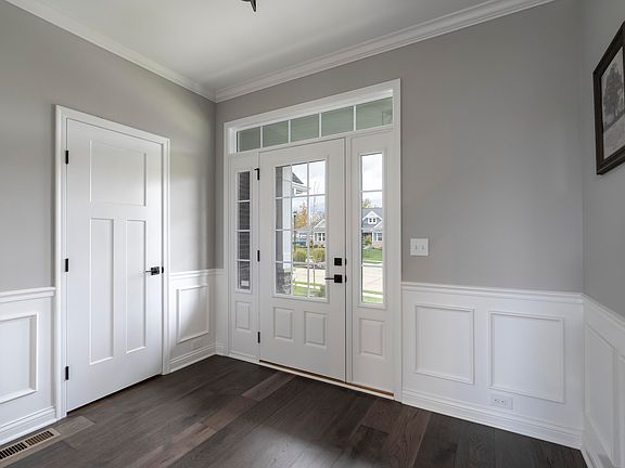 4th image of 5109 Loch Dr