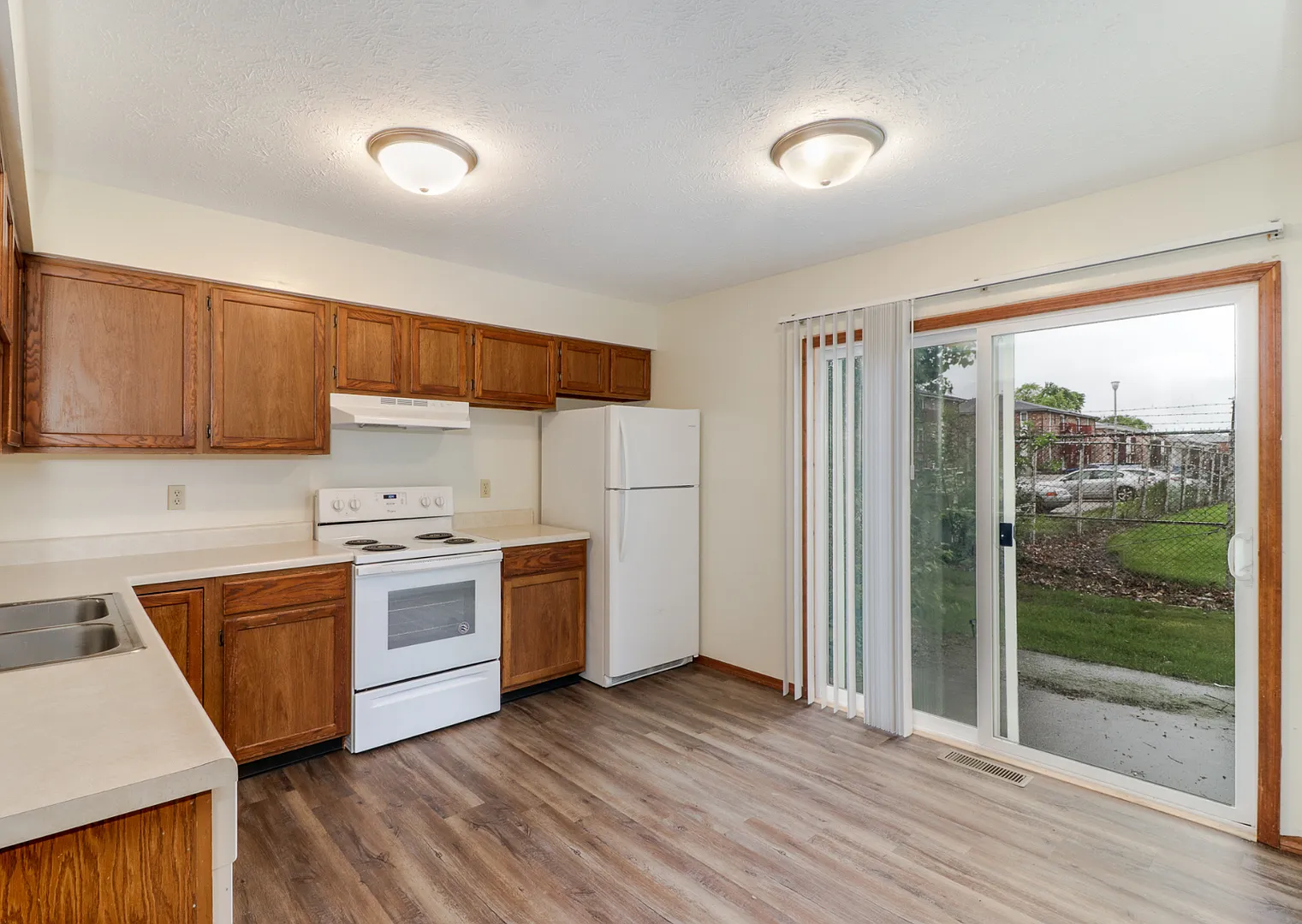 Rainbow Court Townhomes — Photo 4
