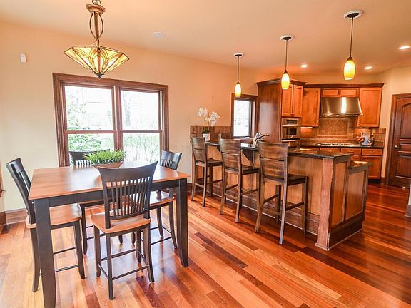 5th image of 111 Roseview Dr
