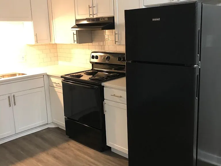 Kenwood Heights Apartments — Photo 2