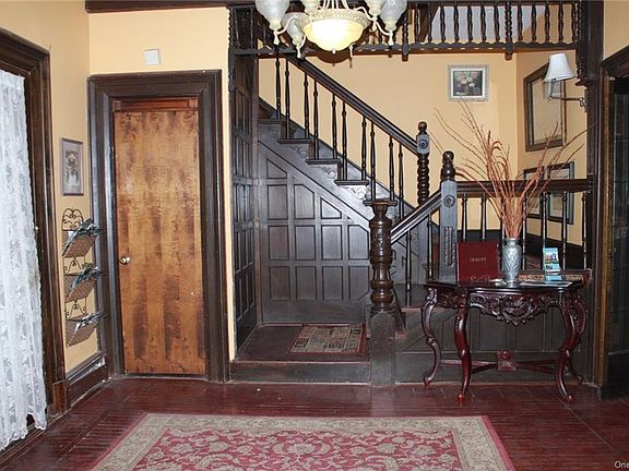 4th image of 158 Montgomery St