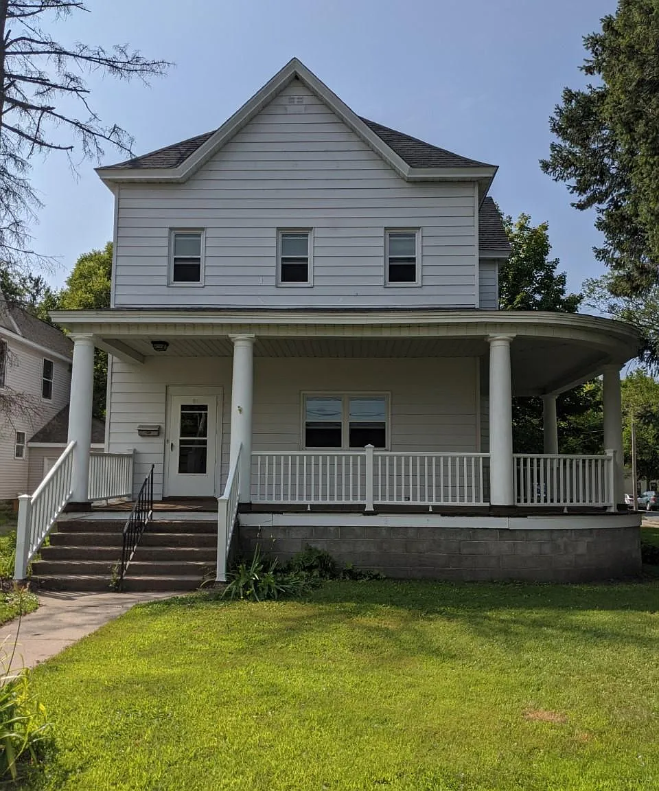 8 bed, 3329 sqft, $1,450 — Photo 1