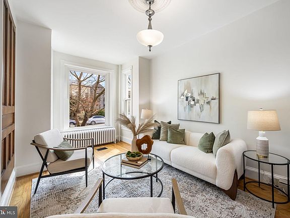 2nd image of 520 14th St NE