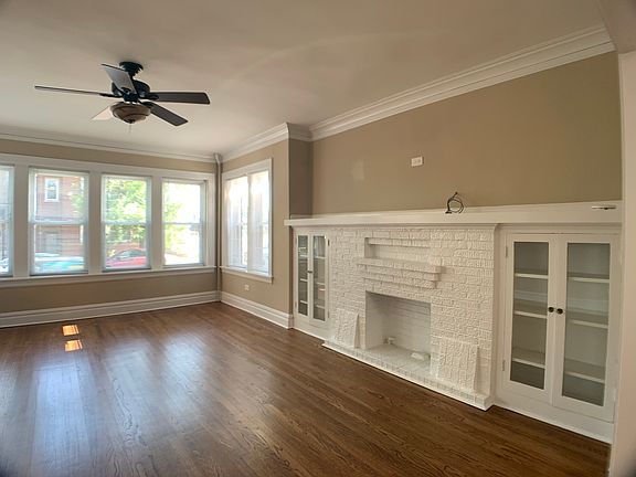 3rd image of 2336 W Melrose St APT 1
