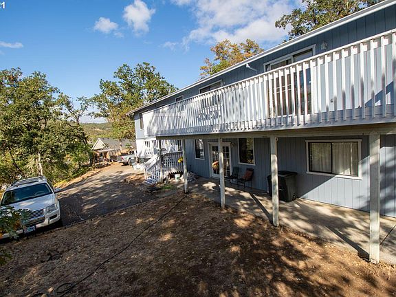 5th image of 807 NE Garden Valley Blvd